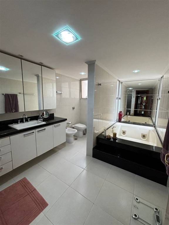 Apartamento com 4 quartos e 230 m² em Vila Guilhermina, Praia Grande