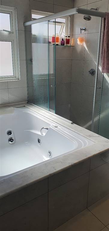 Casa com 4 quartos e 350 m² em Vila Guilhermina, Praia Grande