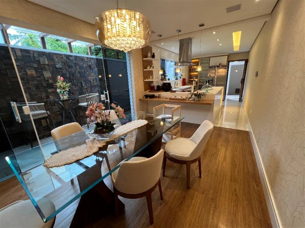 Casa com 3 quartos e 300 m² em Vila Guilhermina, Praia Grande