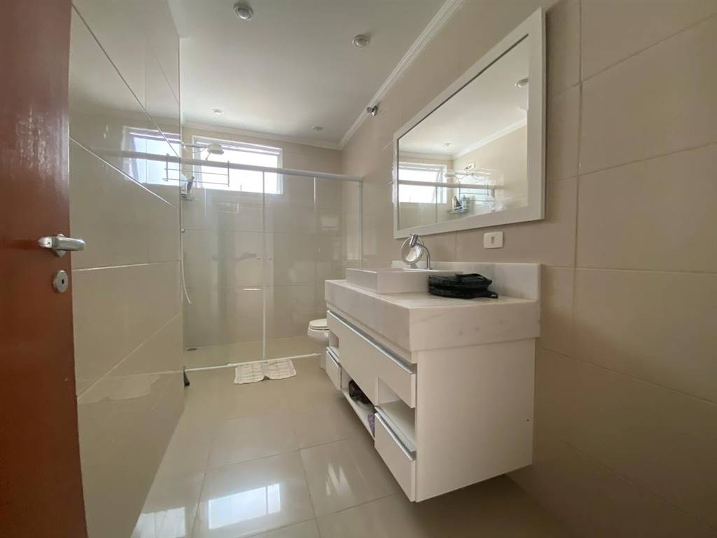Casa com 3 quartos e 239 m² em Vila Guilhermina, Praia Grande