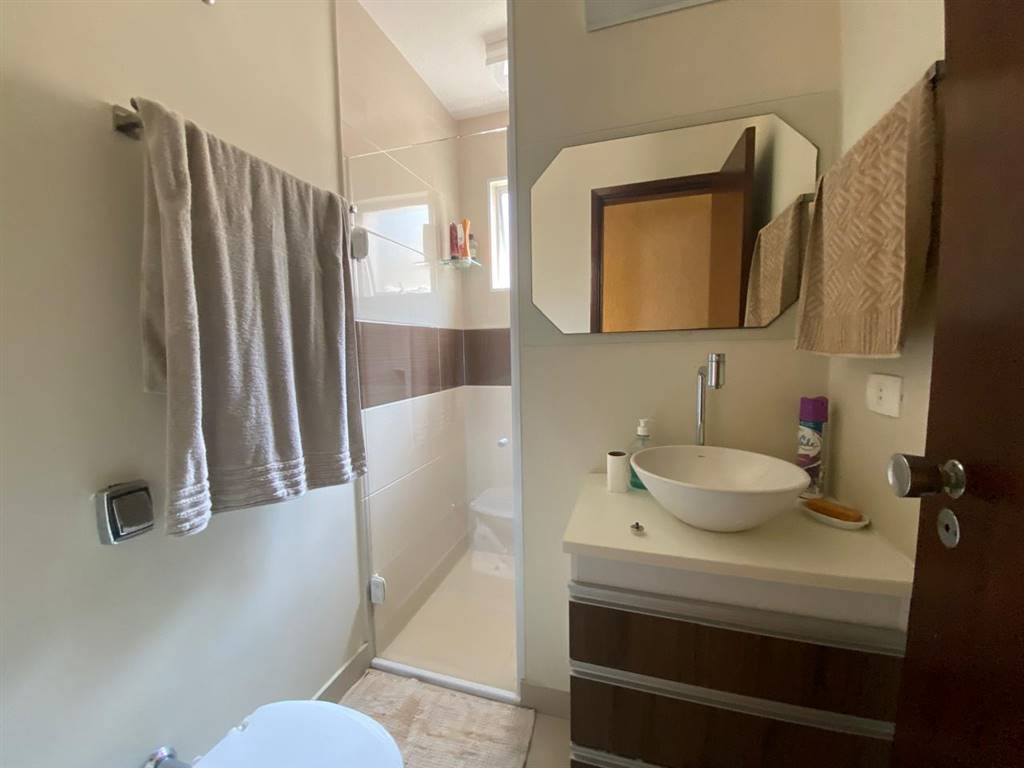 Casa com 3 quartos e 239 m² em Vila Guilhermina, Praia Grande