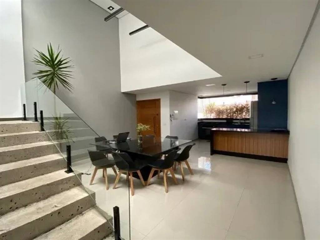 Casa com 3 quartos e 200 m² em Vila Guilhermina, Praia Grande