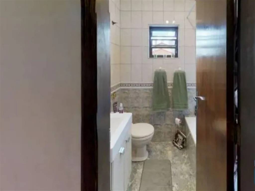 Casa com 5 quartos e 254 m² em Vila Guilhermina, Praia Grande