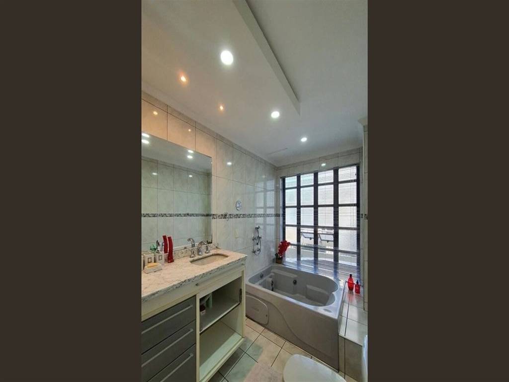 Apartamento com 4 quartos e 300 m² em Vila Guilhermina, Praia Grande