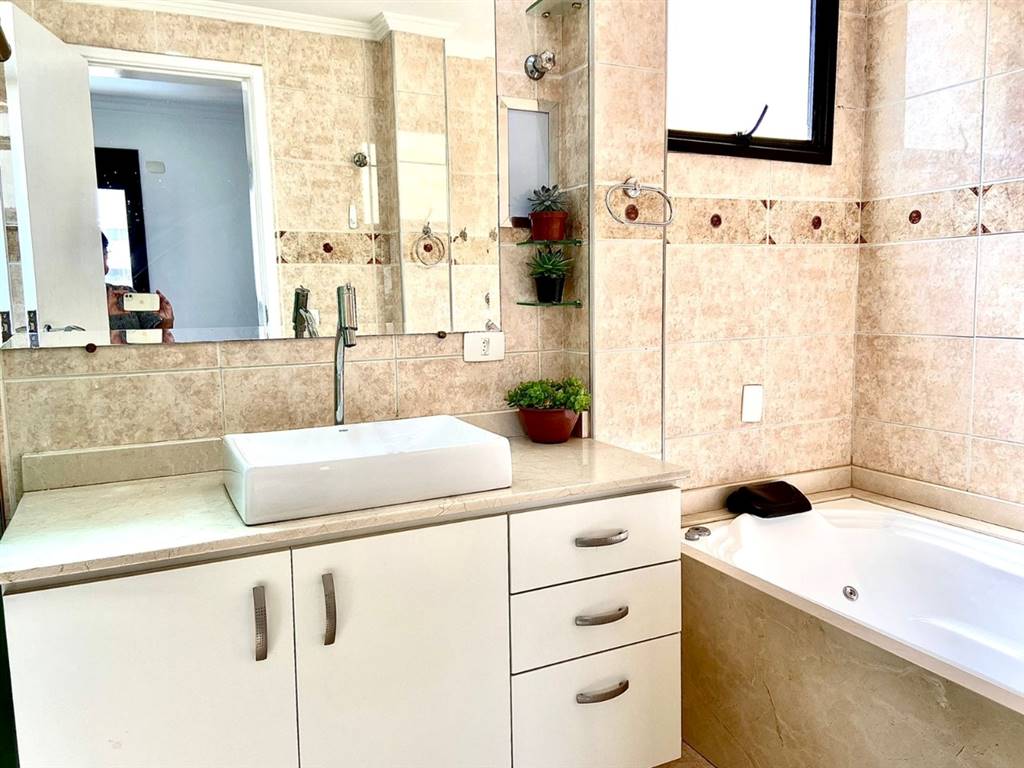 Apartamento com 3 quartos e 188 m² em Vila Guilhermina, Praia Grande