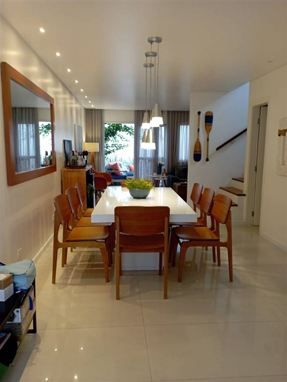 Casa com 3 quartos e 180 m² em Vila Guilhermina, Praia Grande