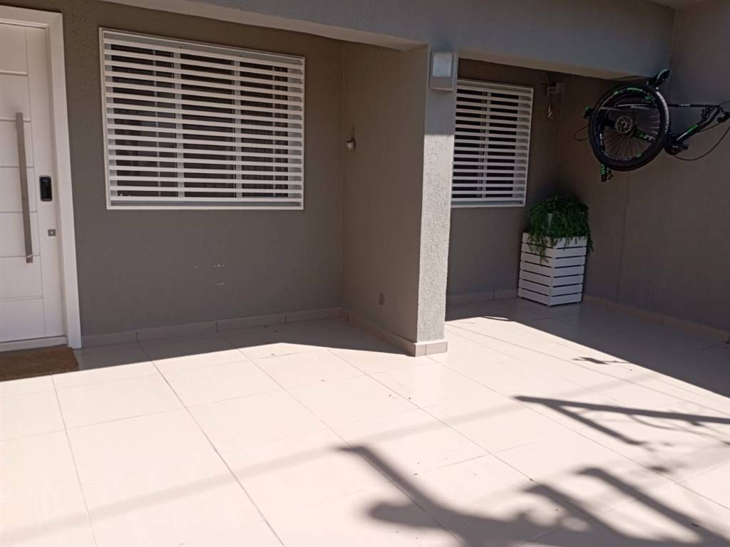 Casa com 3 quartos e 180 m² em Vila Guilhermina, Praia Grande
