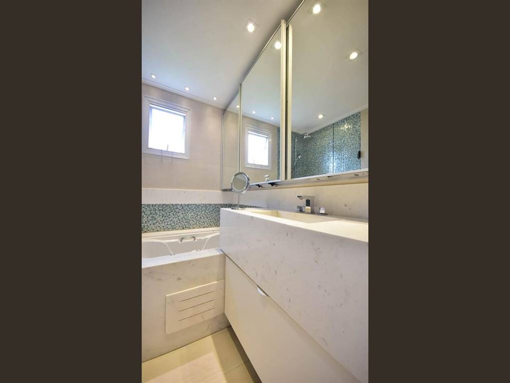 Apartamento com 3 quartos e 210 m² em Vila Guilhermina, Praia Grande