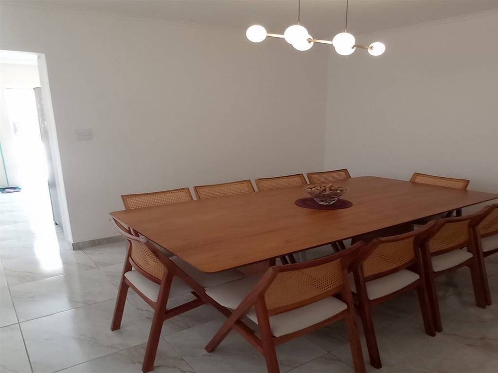 Casa com 3 quartos e 206 m² em Vila Guilhermina, Praia Grande