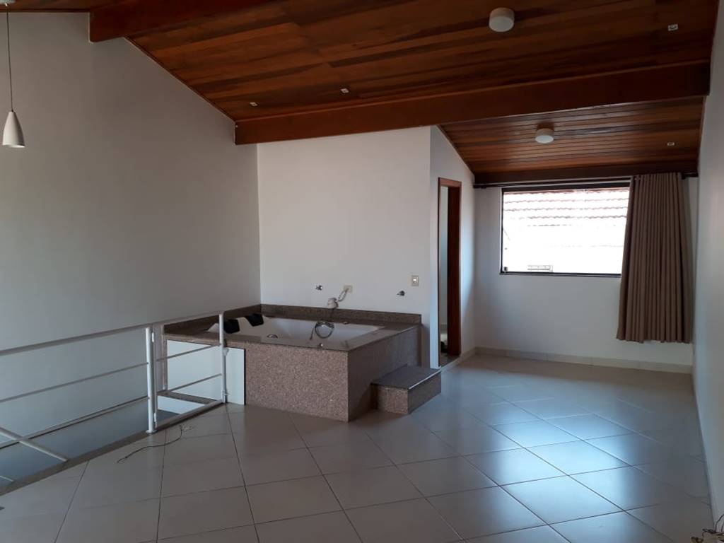 Casa com 3 quartos e 203 m² em Vila Guilhermina, Praia Grande