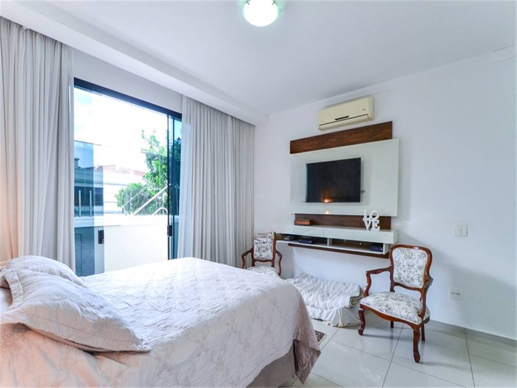 Casa com 4 quartos e 264 m² em Vila Guilhermina, Praia Grande