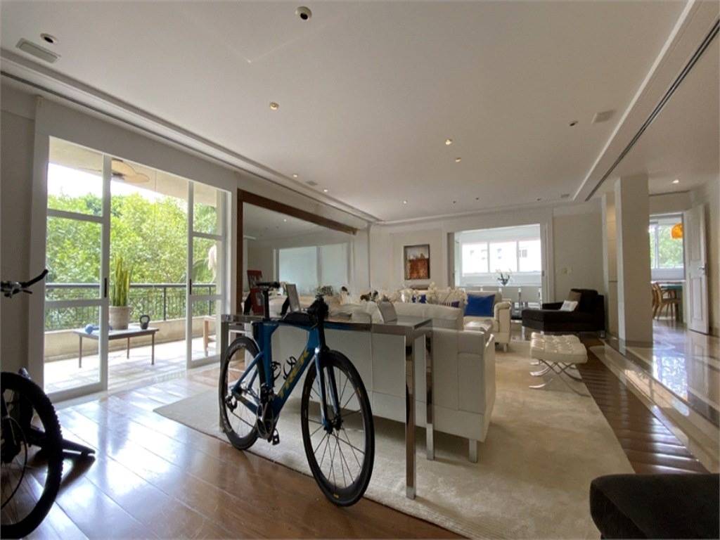 Apartamento com 4 quartos e 518 m² em Vila Guilhermina, Praia Grande
