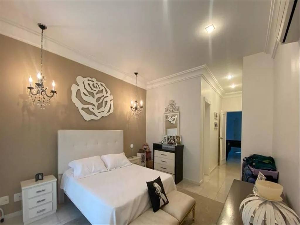 Casa com 4 quartos e 610 m² em Vila Guilhermina, Praia Grande