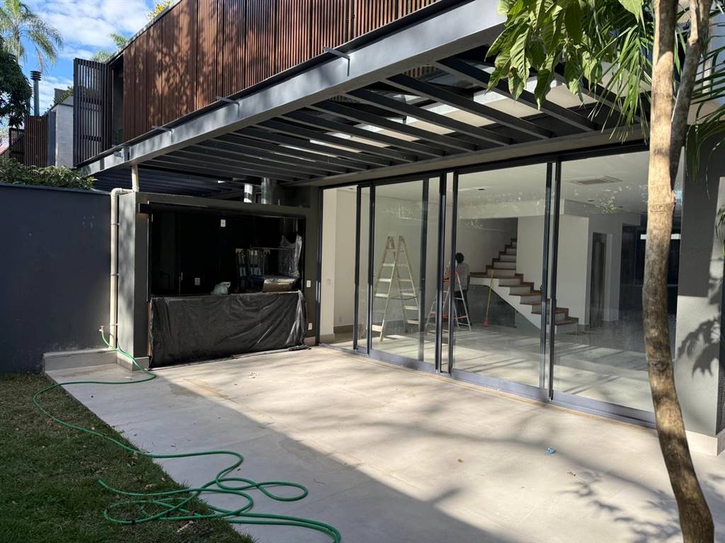 Casa com 3 quartos e 565 m² em Vila Guilhermina, Praia Grande