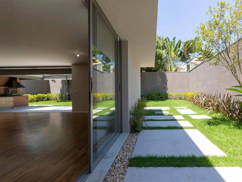 Casa com 5 quartos e 371 m² em Vila Guilhermina, Praia Grande