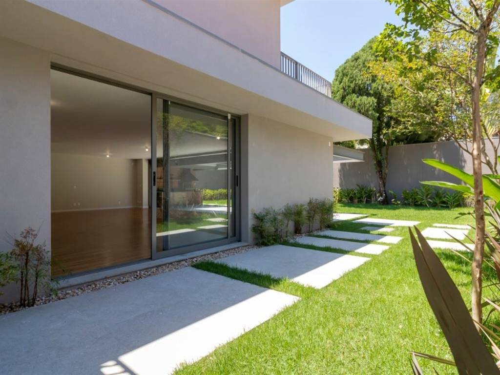 Casa com 5 quartos e 371 m² em Vila Guilhermina, Praia Grande