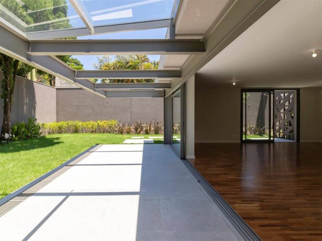 Casa com 5 quartos e 371 m² em Vila Guilhermina, Praia Grande