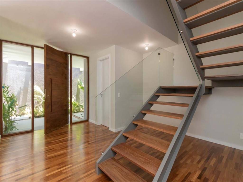 Casa com 5 quartos e 371 m² em Vila Guilhermina, Praia Grande