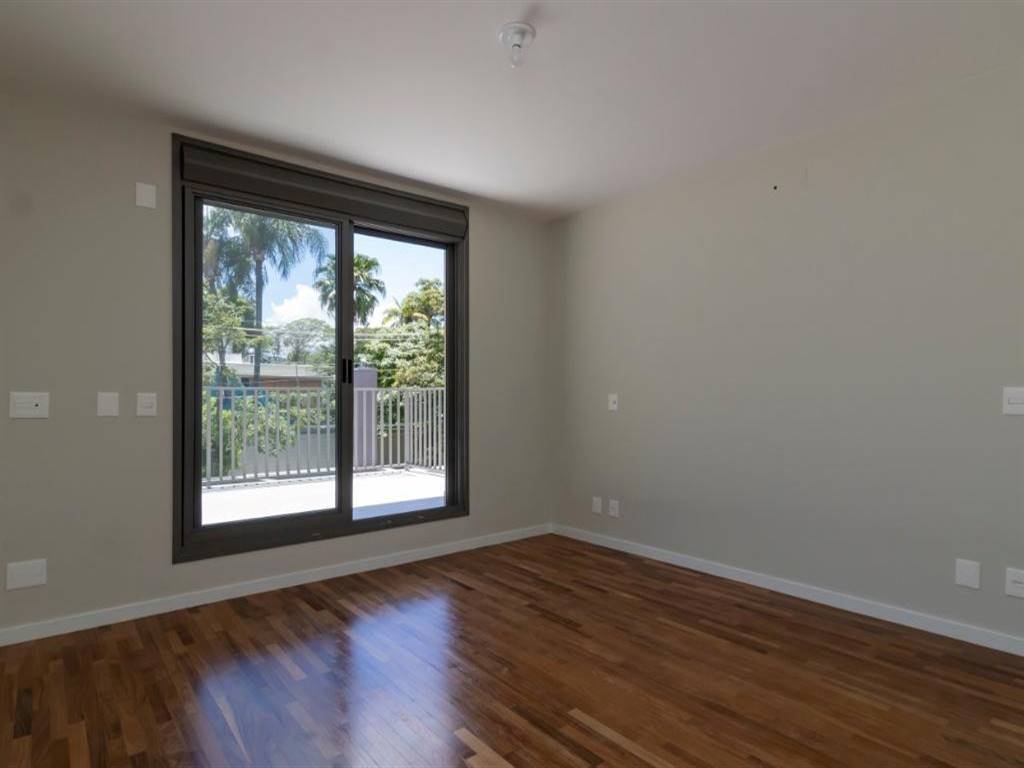 Casa com 5 quartos e 371 m² em Vila Guilhermina, Praia Grande