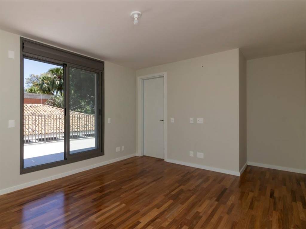 Casa com 5 quartos e 371 m² em Vila Guilhermina, Praia Grande