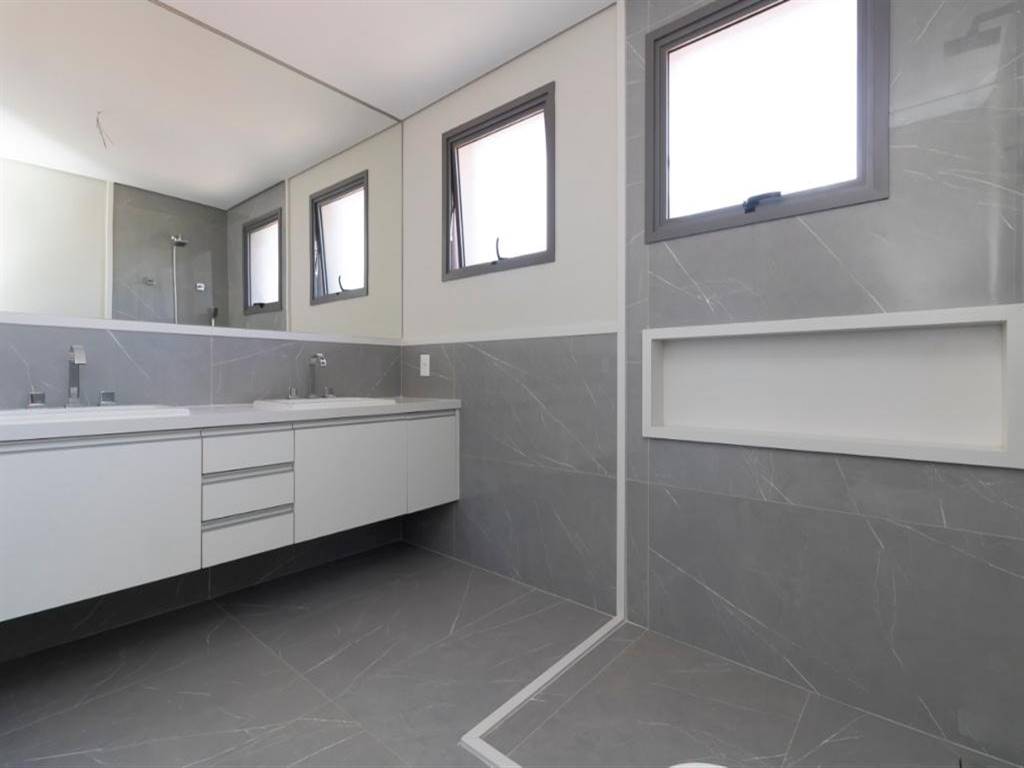 Casa com 5 quartos e 371 m² em Vila Guilhermina, Praia Grande