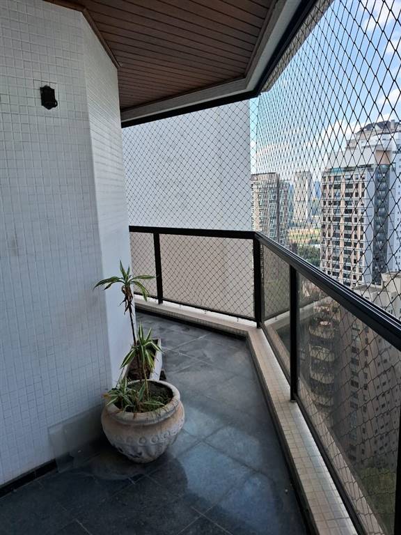 Apartamento com 4 quartos e 236 m² em Vila Guilhermina, Praia Grande