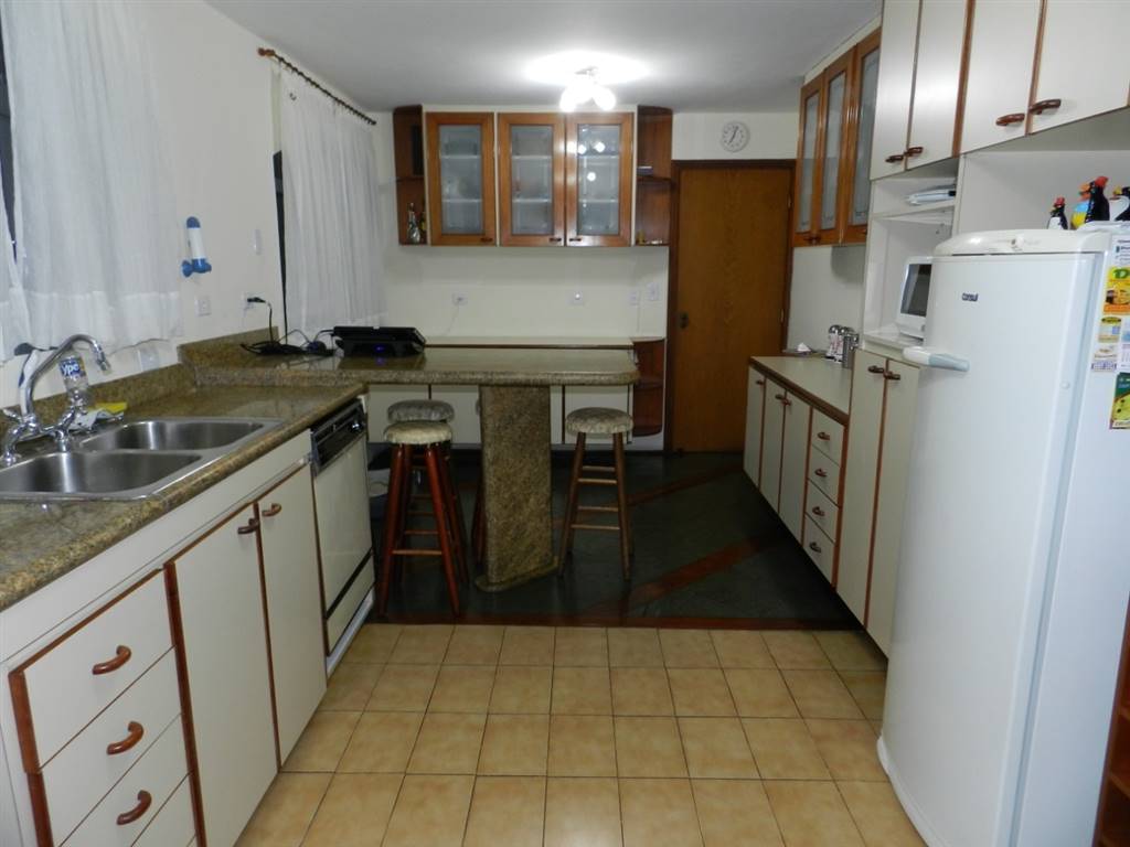 Casa com 5 quartos e 240 m² em Vila Guilhermina, Praia Grande