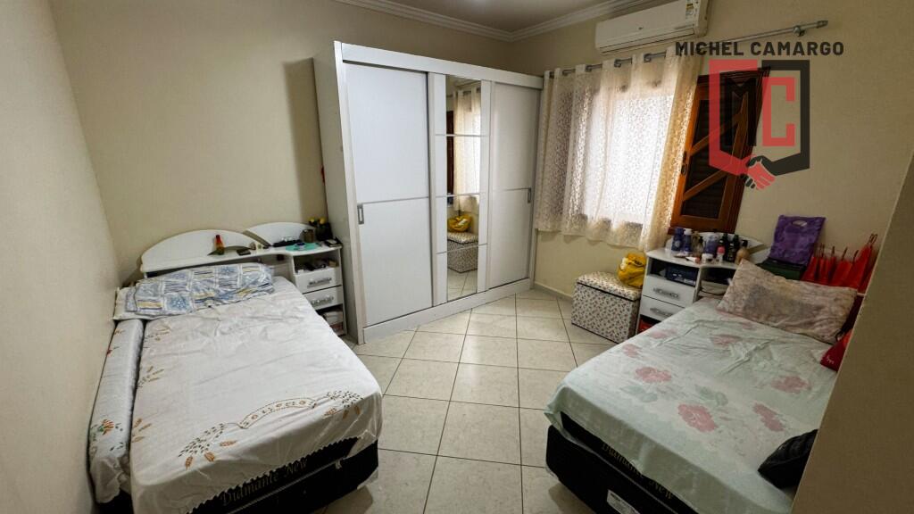 Casa com 4 quartos e 158 m² em Ocian, Praia Grande