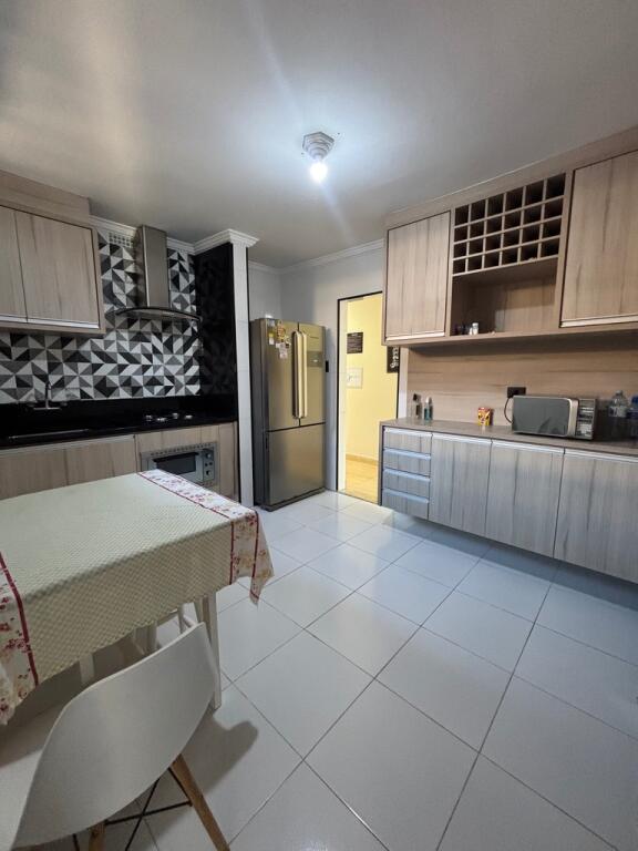 Casa com 4 quartos e 220 m² em Flórida, Praia Grande