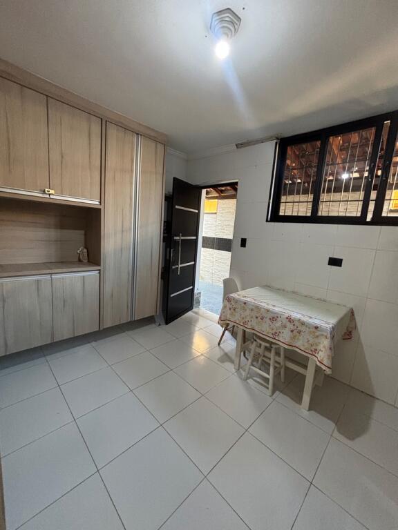 Casa com 4 quartos e 220 m² em Flórida, Praia Grande