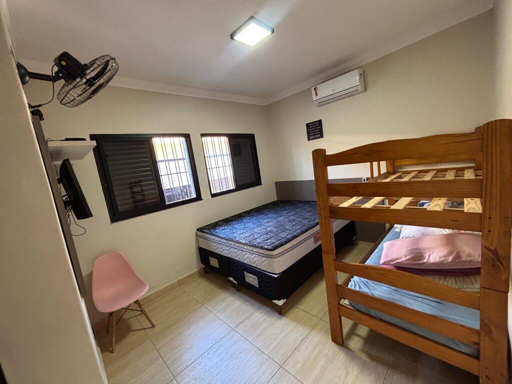 Casa com 4 quartos e 220 m² em Flórida, Praia Grande