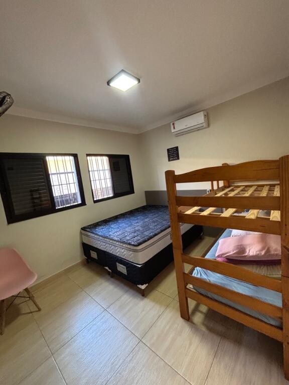 Casa com 4 quartos e 220 m² em Flórida, Praia Grande