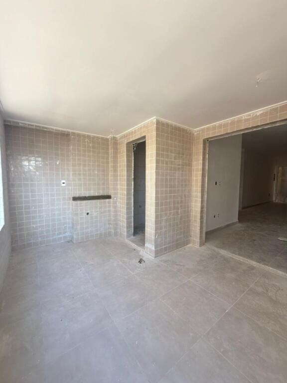 Apartamento com 2 quartos e 85 m² em Vila Tupi, Praia Grande