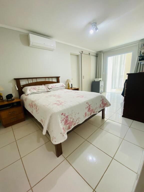 Casa com 4 quartos e 267 m² em Vila Caiçara, Praia Grande