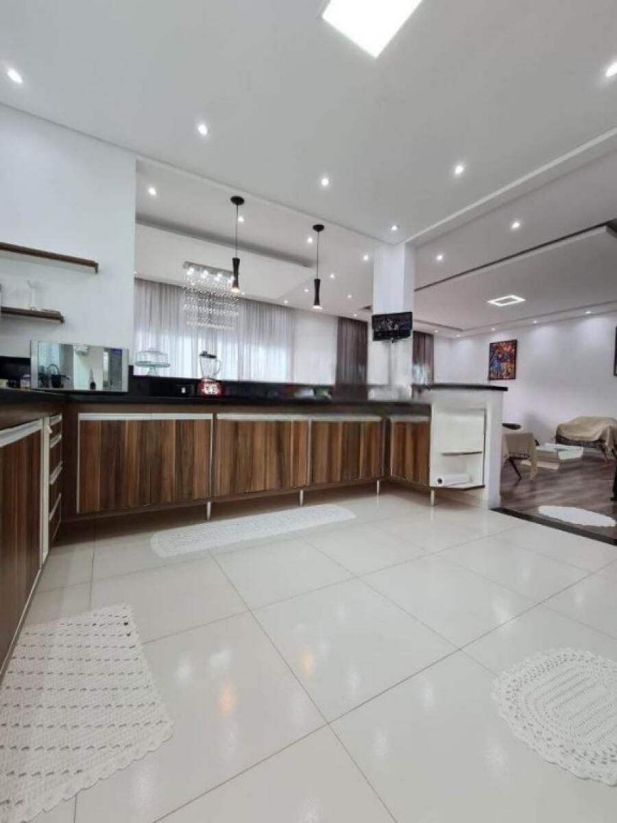 Casa com 4 quartos e 249 m² em Vila Caiçara, Praia Grande