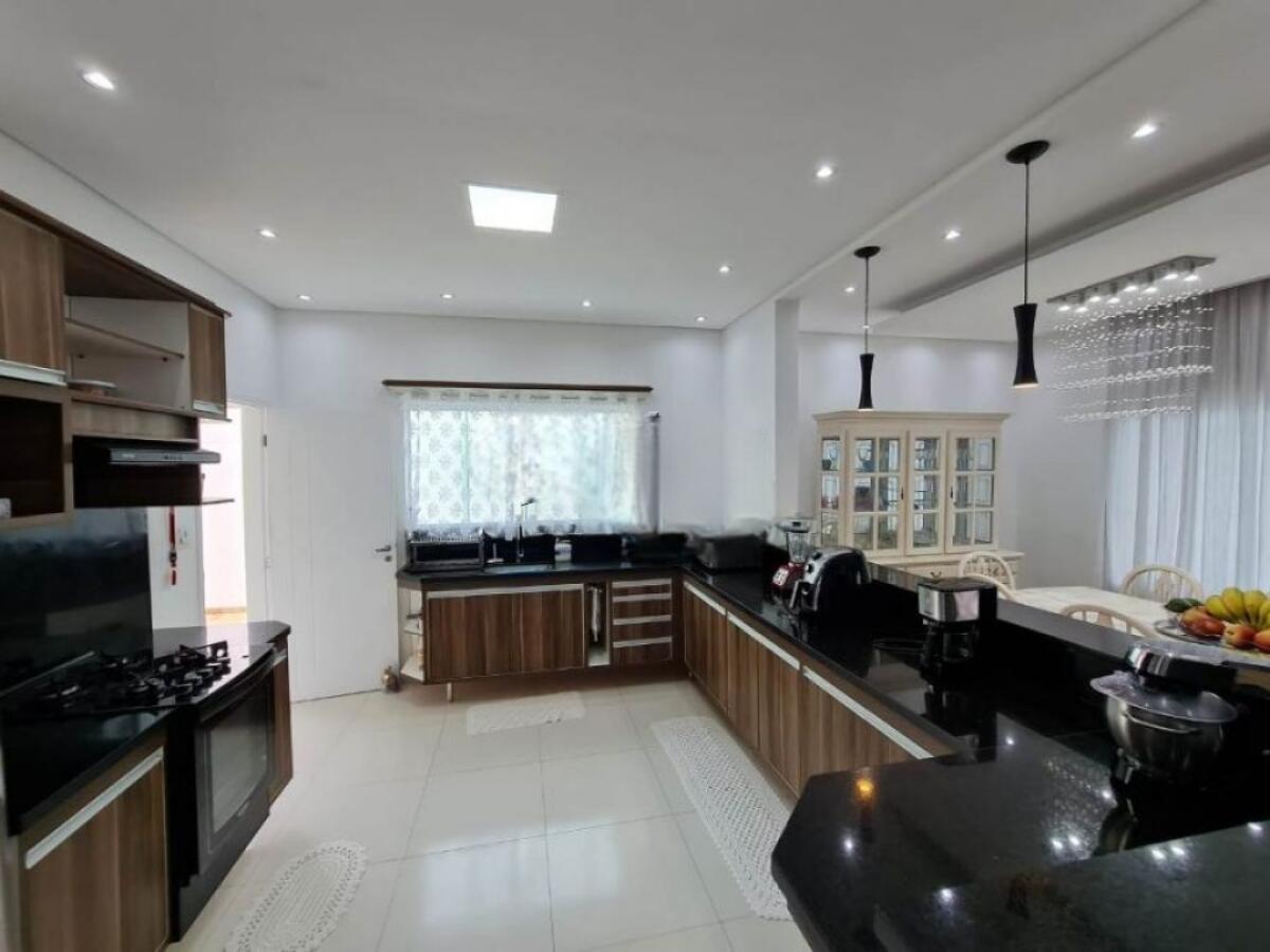 Casa com 4 quartos e 249 m² em Vila Caiçara, Praia Grande