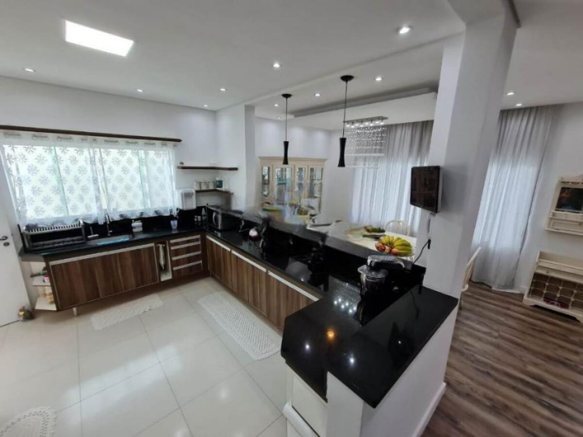 Casa com 4 quartos e 249 m² em Vila Caiçara, Praia Grande