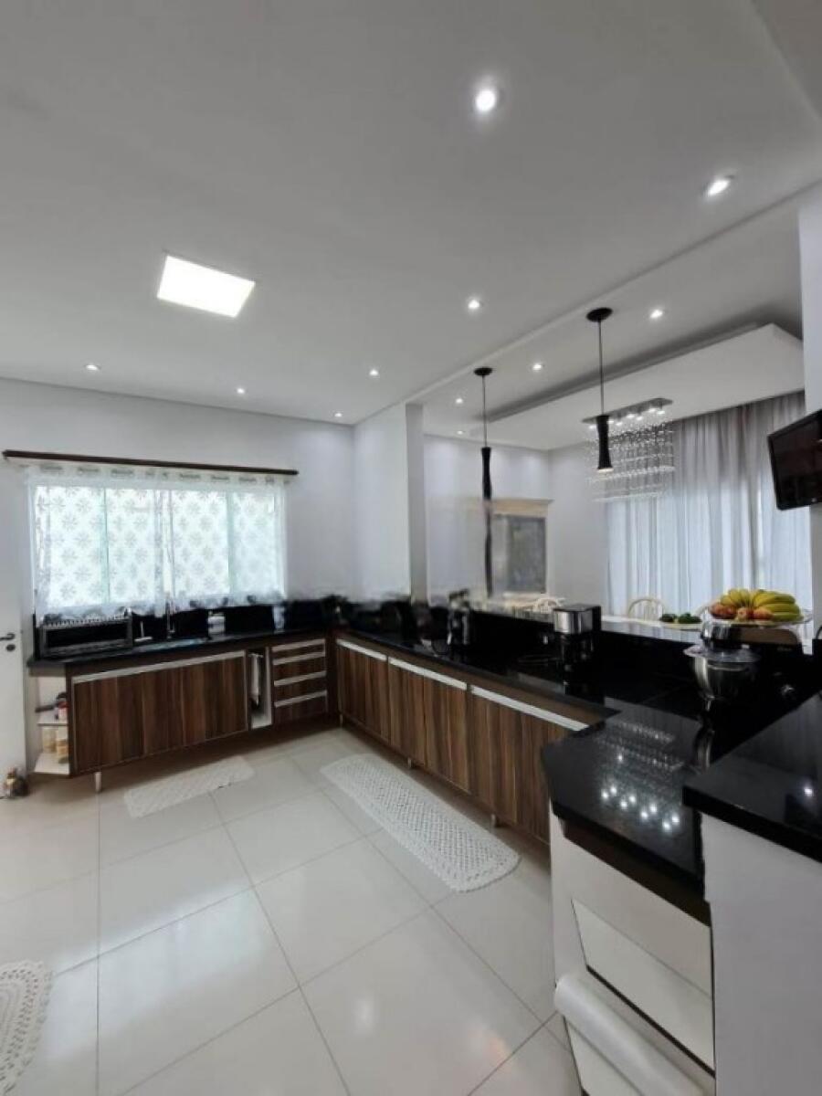 Casa com 4 quartos e 249 m² em Vila Caiçara, Praia Grande
