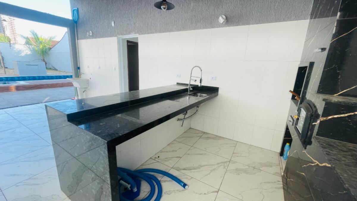 Casa com 3 quartos e 135 m² em Real, Praia Grande