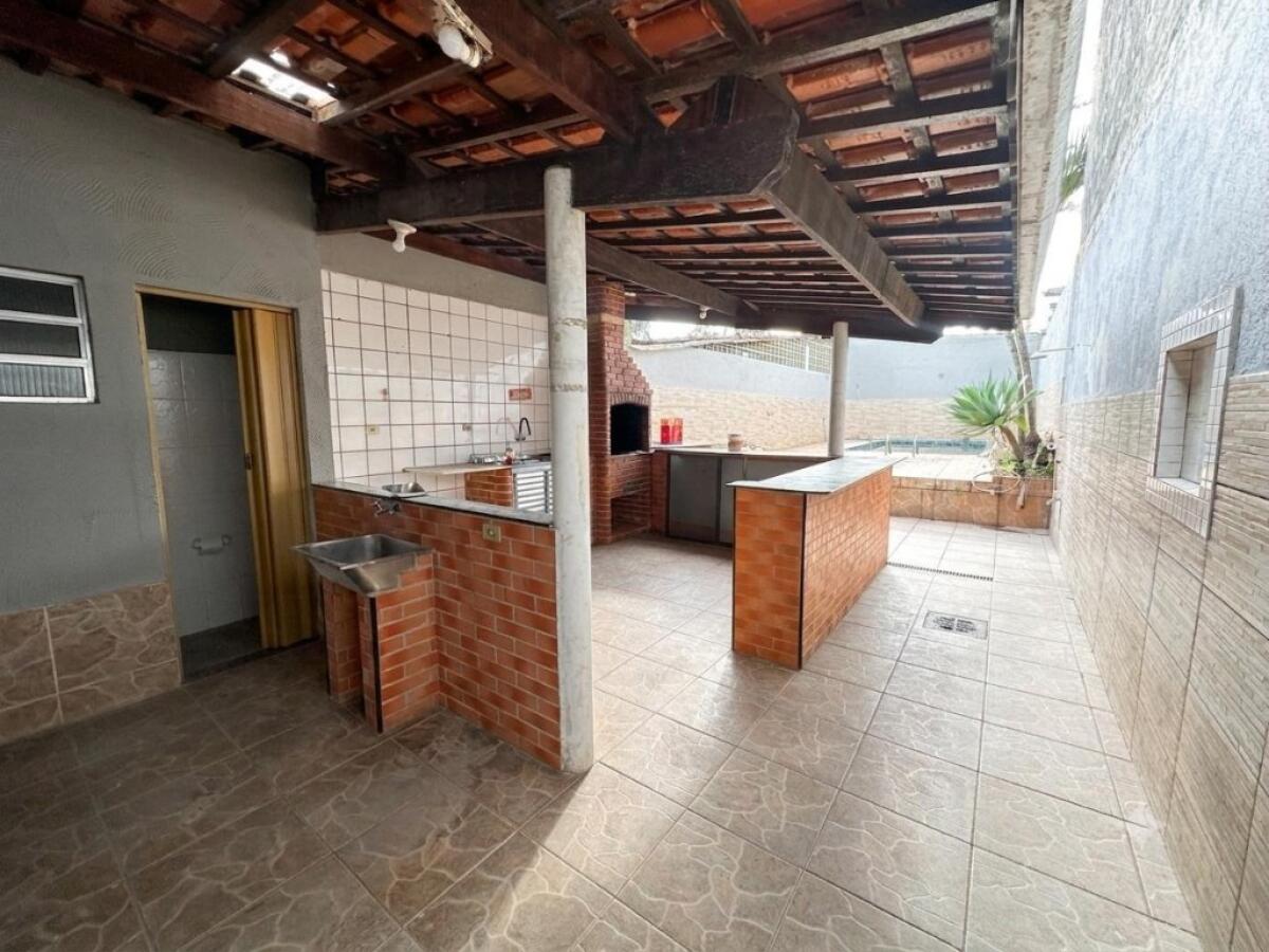 Casa com 2 quartos e 250 m² em Vila Tupi, Praia Grande