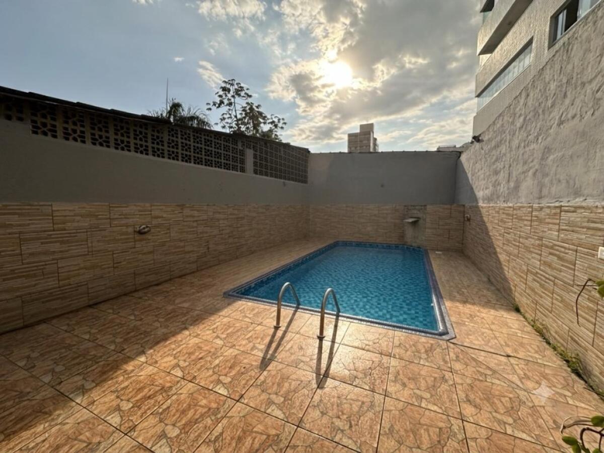 Casa com 2 quartos e 250 m² em Vila Tupi, Praia Grande