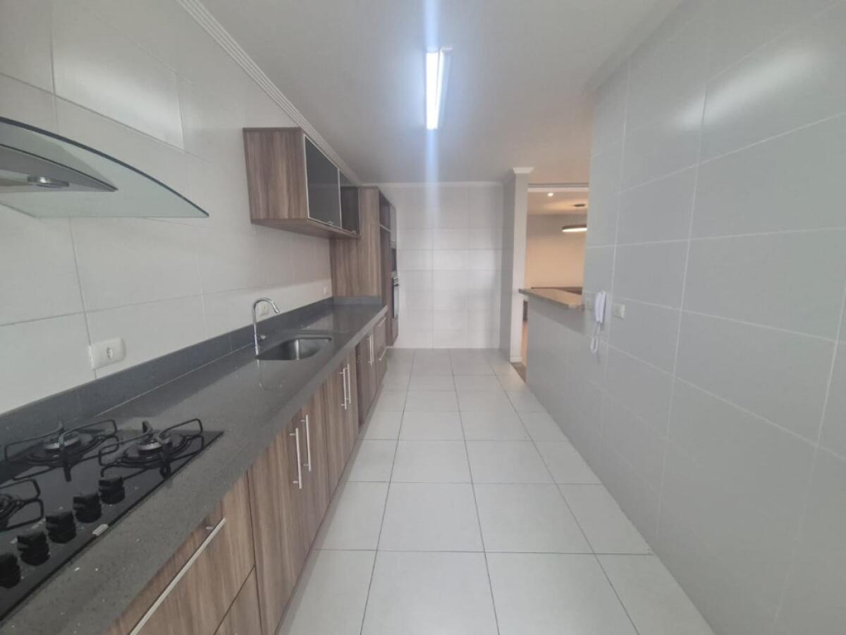 Apartamento com 3 quartos e 122 m² em Vila Tupi, Praia Grande