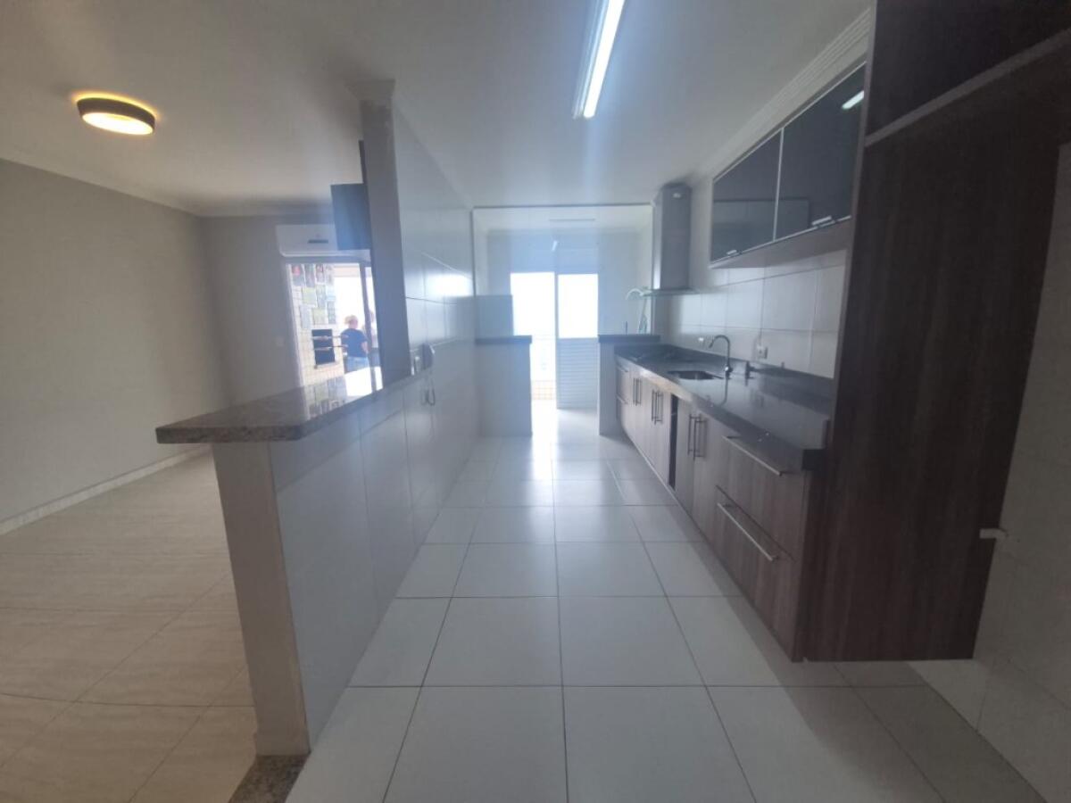Apartamento com 3 quartos e 122 m² em Vila Tupi, Praia Grande