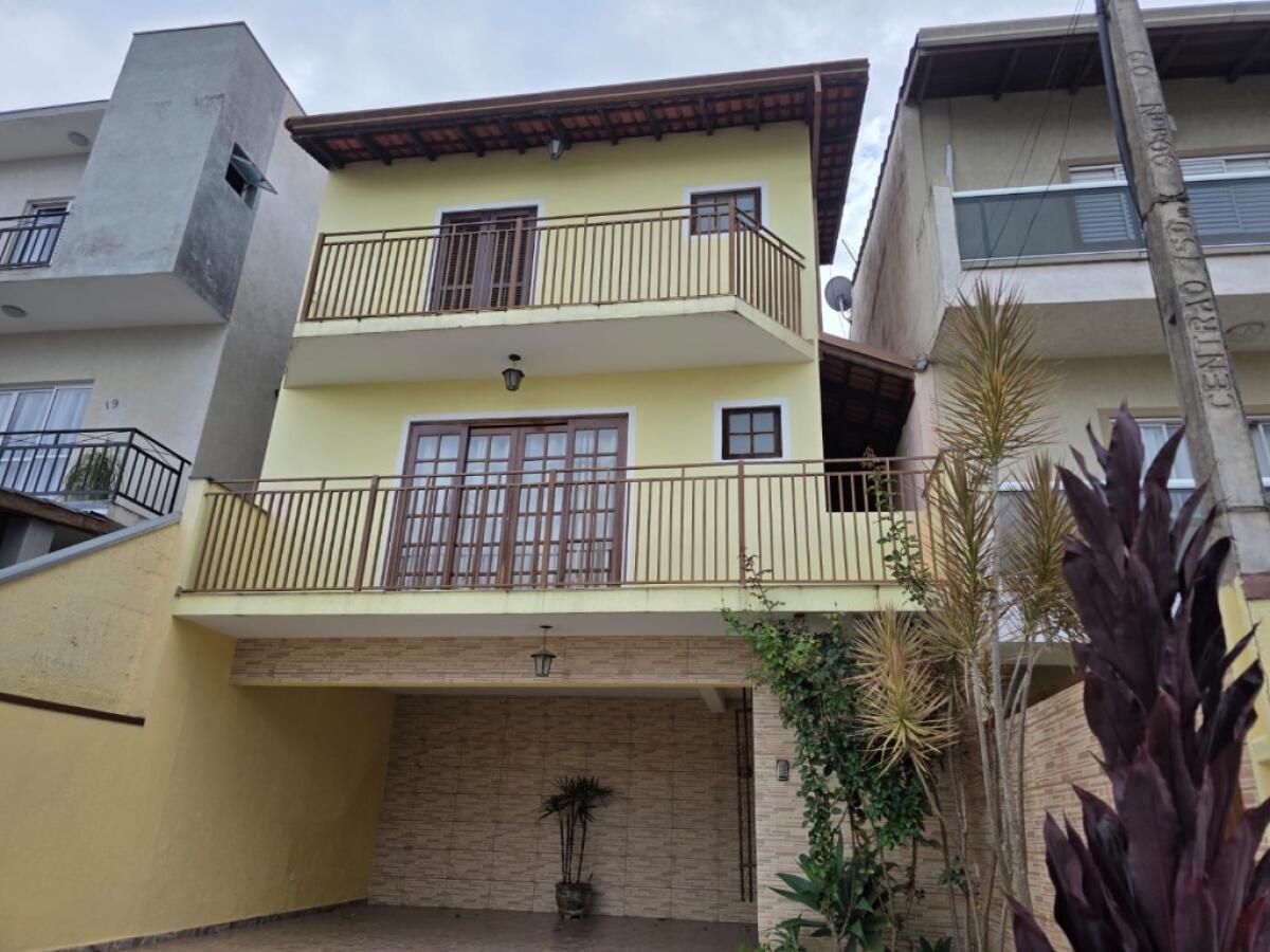 Casa com 3 quartos e 188 m² em Vila Tupi, Praia Grande