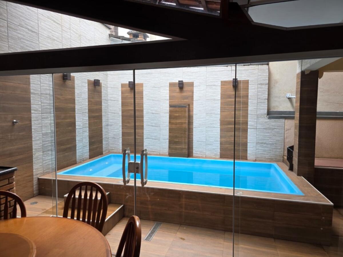 Casa com 3 quartos e 188 m² em Vila Tupi, Praia Grande