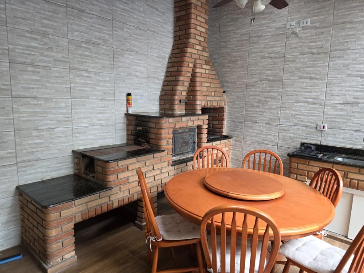 Casa com 3 quartos e 188 m² em Vila Tupi, Praia Grande