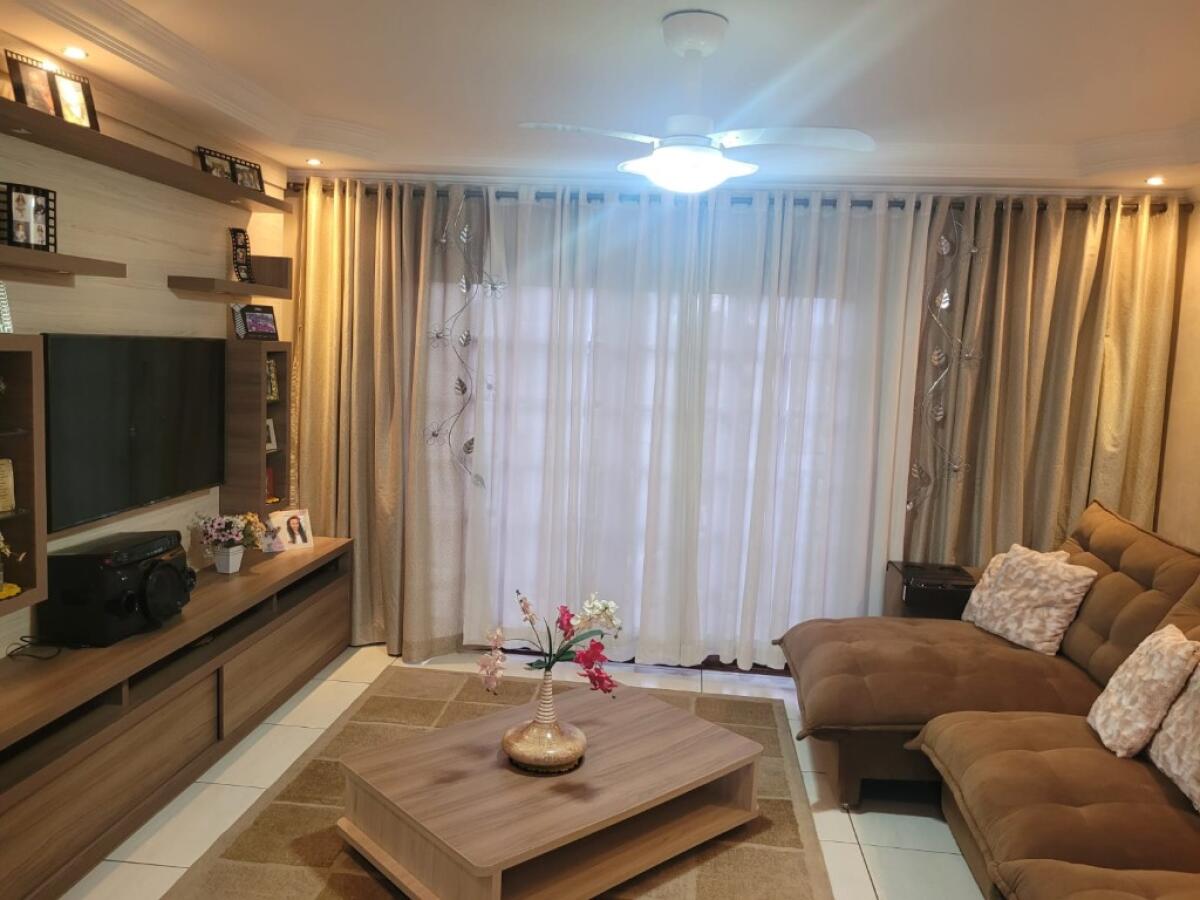 Casa com 3 quartos e 188 m² em Vila Tupi, Praia Grande