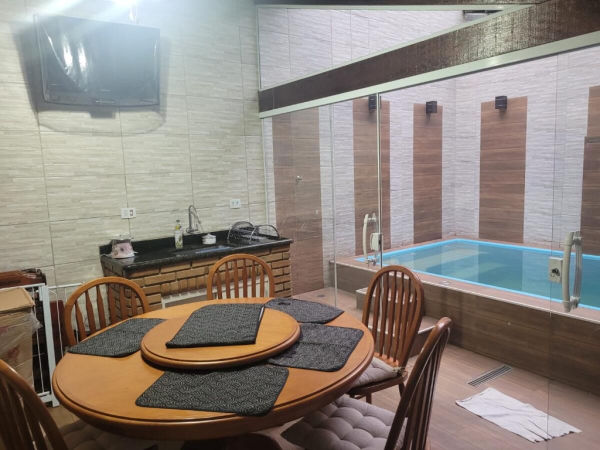 Casa com 3 quartos e 188 m² em Vila Tupi, Praia Grande