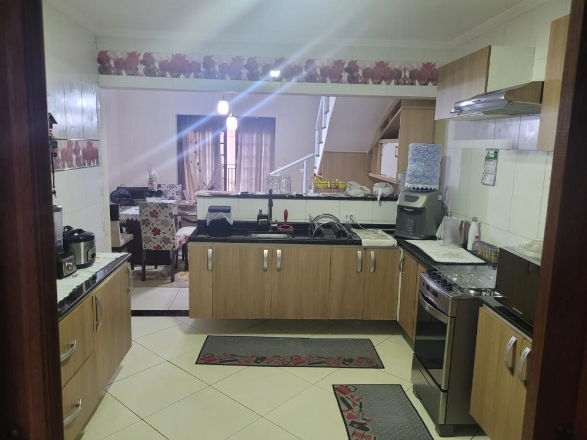 Casa com 3 quartos e 188 m² em Vila Tupi, Praia Grande