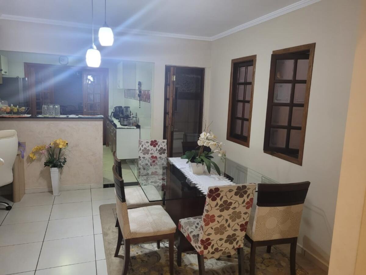 Casa com 3 quartos e 188 m² em Vila Tupi, Praia Grande